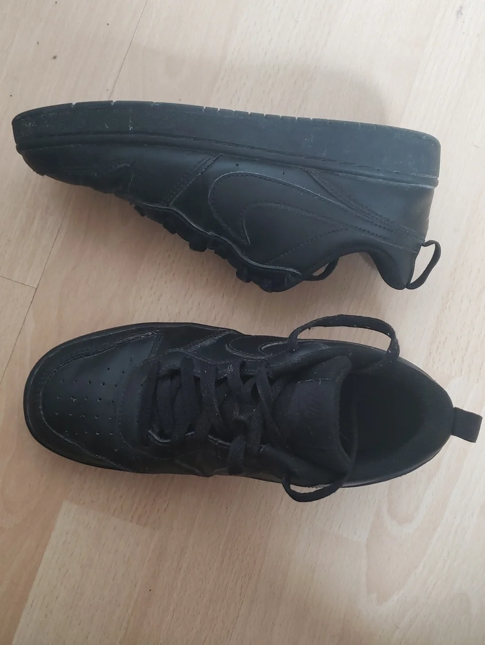 Nike Borough All Black Low Top Sneakers Size 5.5
